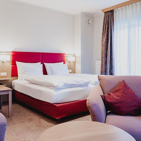 Hotel Hachinger Hof Oberhaching Buitenkant foto