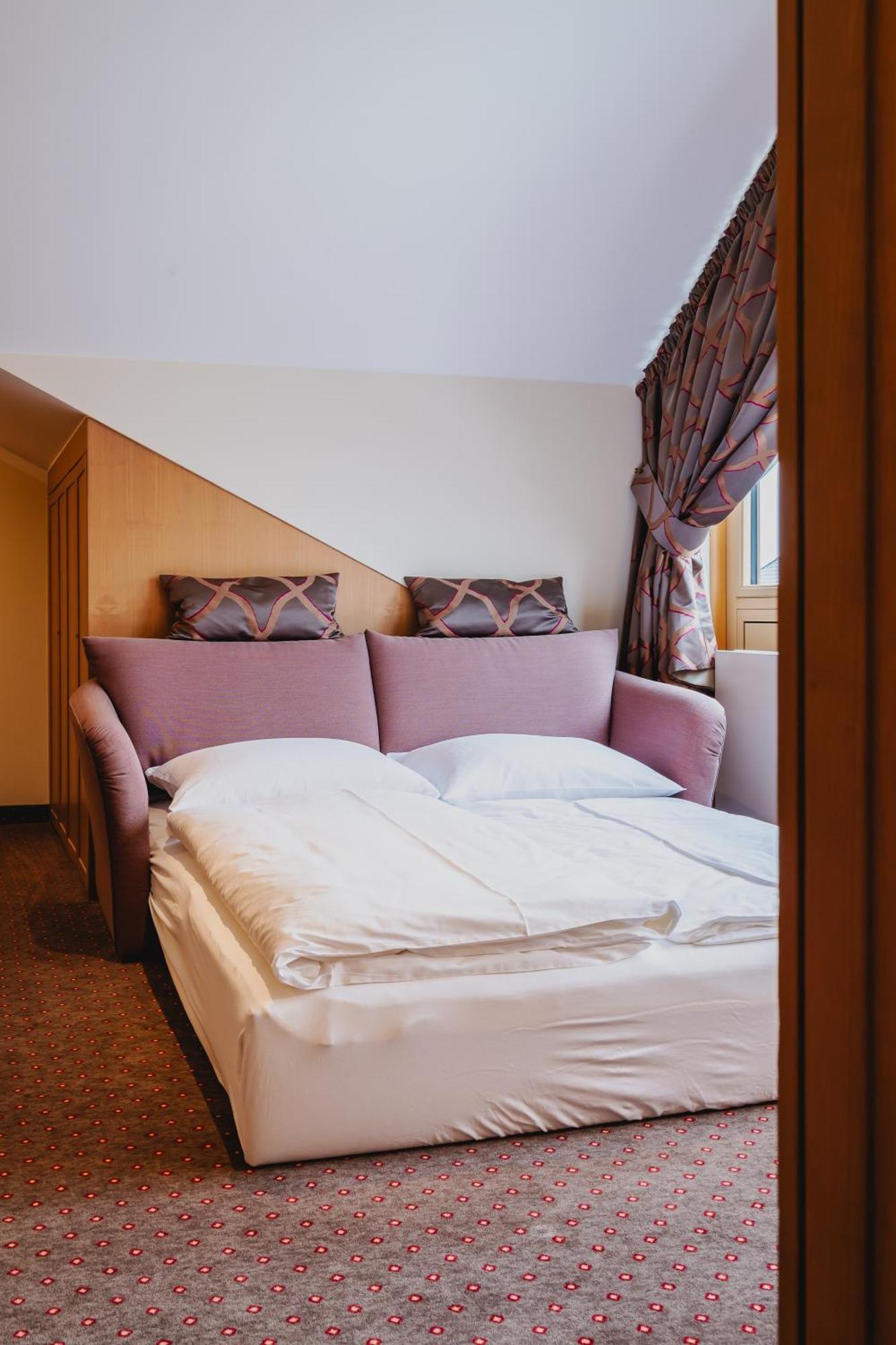 Hotel Hachinger Hof Oberhaching Buitenkant foto