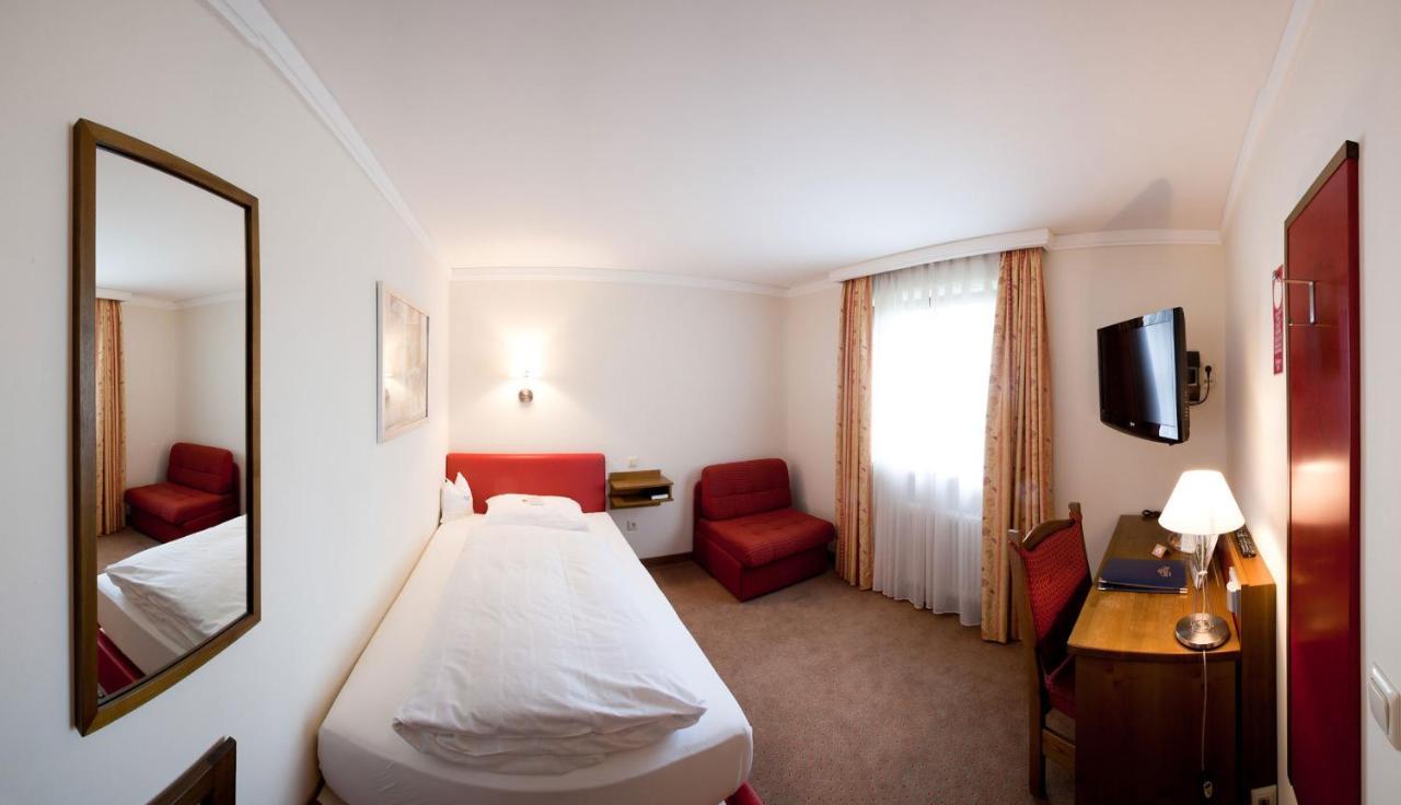 Hotel Hachinger Hof Oberhaching Buitenkant foto
