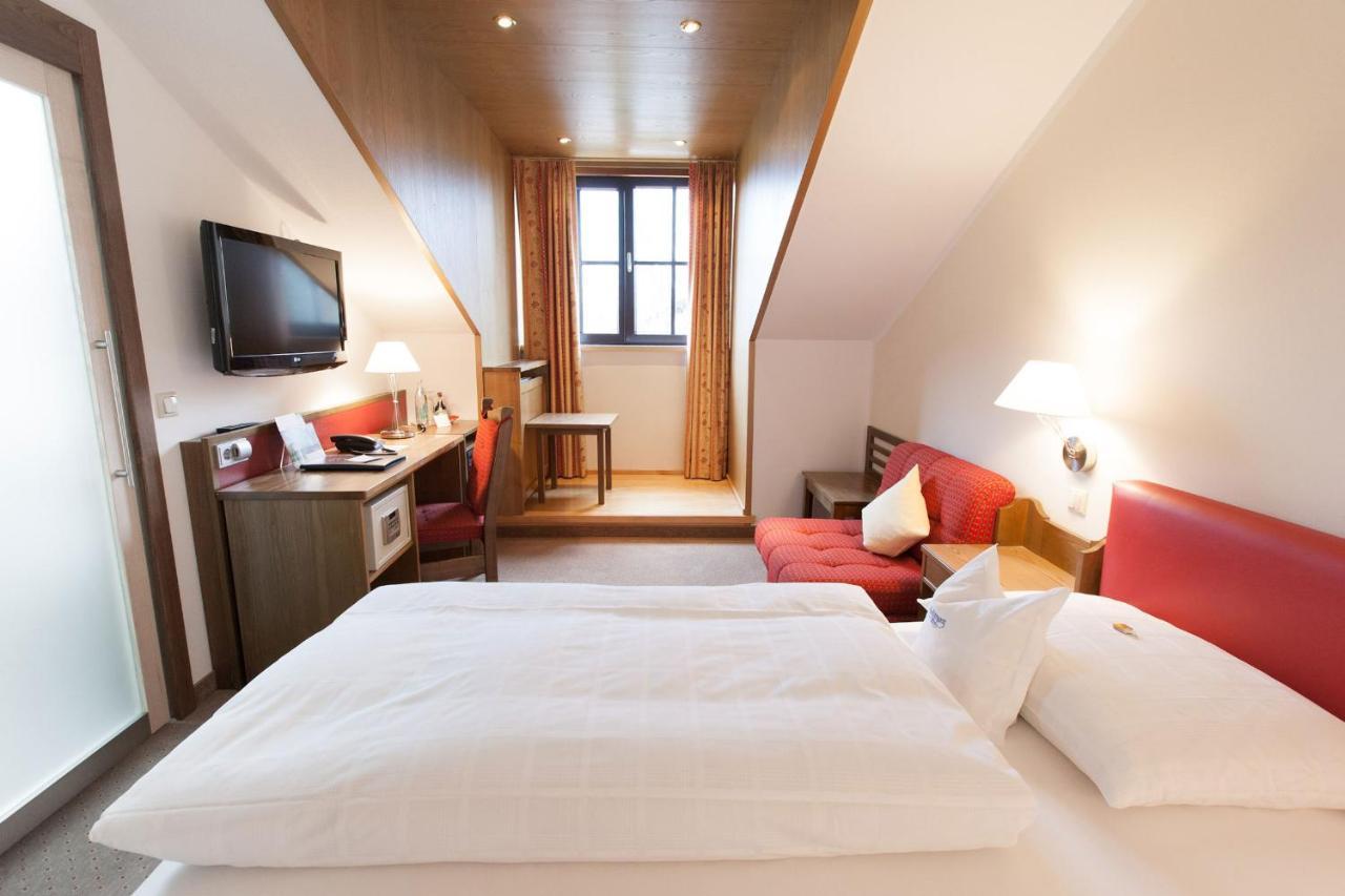Hotel Hachinger Hof Oberhaching Buitenkant foto
