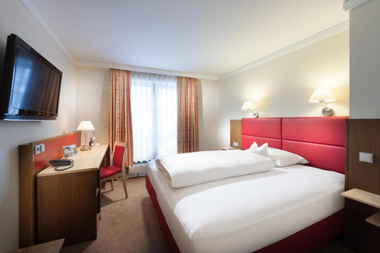 Hotel Hachinger Hof Oberhaching Buitenkant foto