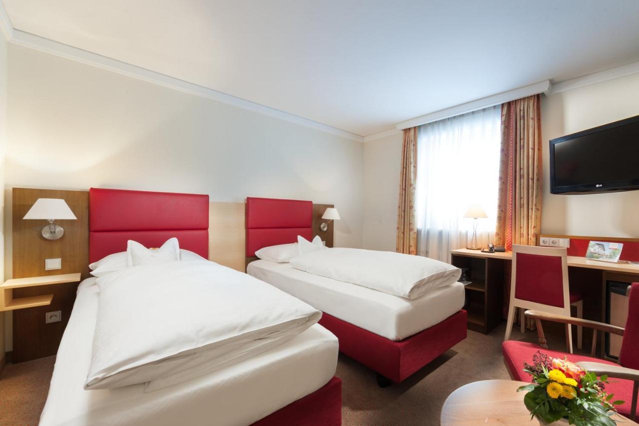 Hotel Hachinger Hof Oberhaching Buitenkant foto